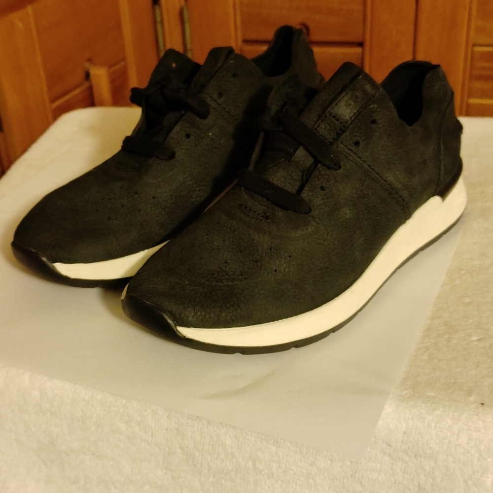 New UGG Adaleen Black and White Women's Size 5 US Sneakers 1109539